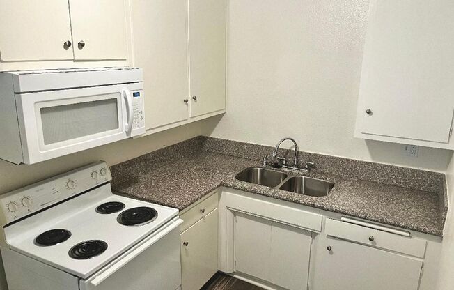 Studio, 1 bath, $1,425, Unit 54