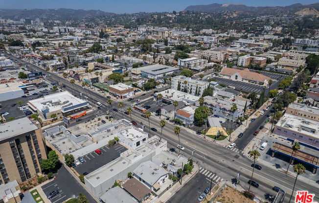 1443 N MARIPOSA AVE