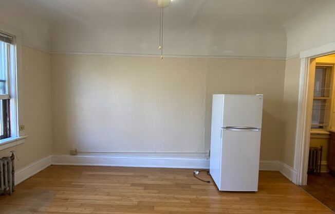 Studio, 1 bath, $775, Unit 40