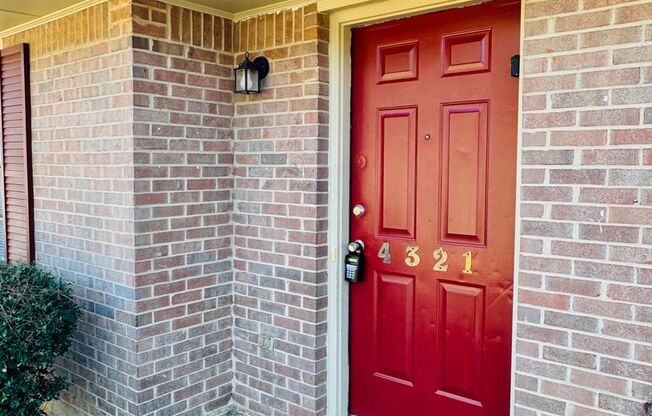 Classic & Cozy 3 Bedroom / 2 Bathroom Home in Montgomery!