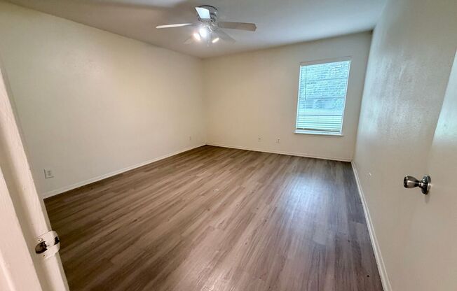 2 beds, 1 bath, 900 sqft, $1,399, Unit LAW15-111