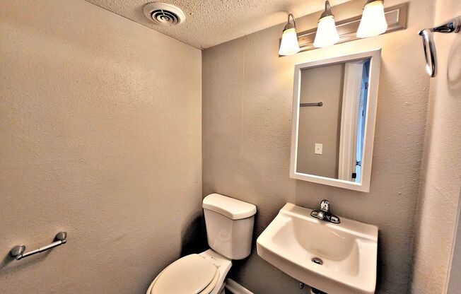 2 beds, 1.5 baths, 1,044 sqft, $950, Unit 6A