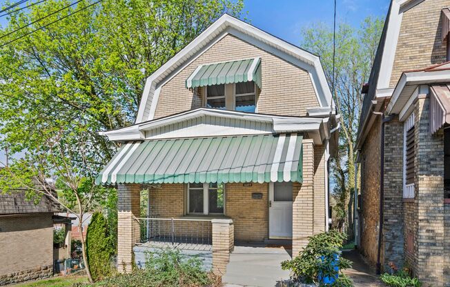Updated 2 Bed/2 Bath Home in Beechview w/ Bonus Space - Available Now!