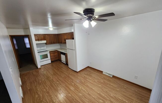 2420 Eastgate