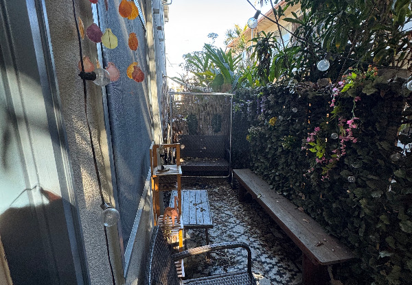 4862 SANTA CRUZ AVE