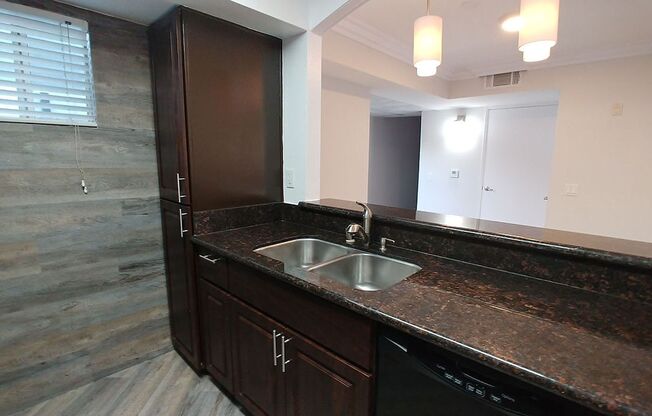 2 beds, 2 baths, 950 sqft, $2,850, Unit 320