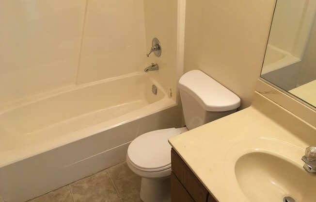 2 beds, 1 bath, 904 sqft, $1,025, Unit 66