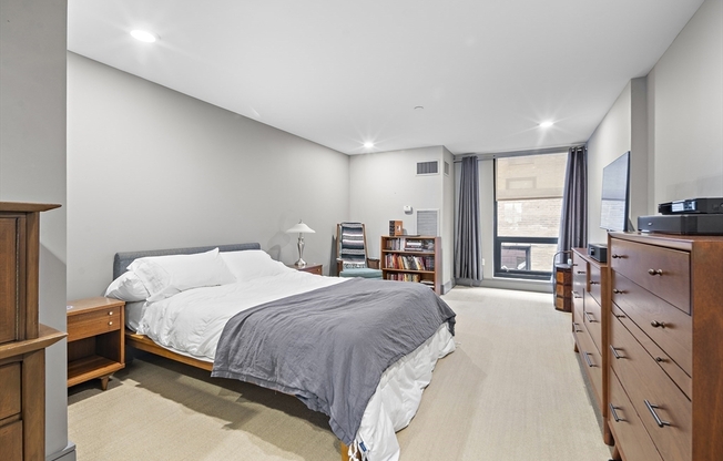 2 beds, 1.5 baths, 1,609 sqft, $6,500, Unit 909