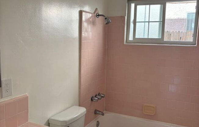 2 beds, 1.5 baths, $2,595, Unit 3