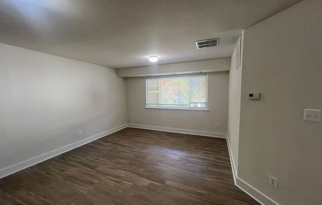 2 beds, 1 bath, $1,400, Unit 5227-104