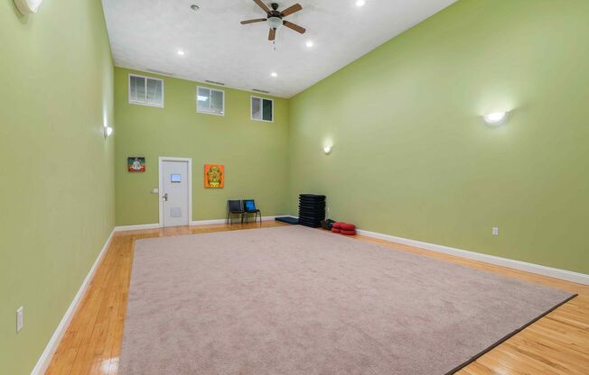 1 bed, 1 bath, 908 sqft, $3,000, Unit T103