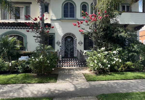325 S COCHRAN AVE