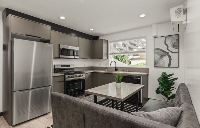 A 5 bedroom, 4 bathroom Fully Furnished Apartment at 1517 1/2 Selby Ave.