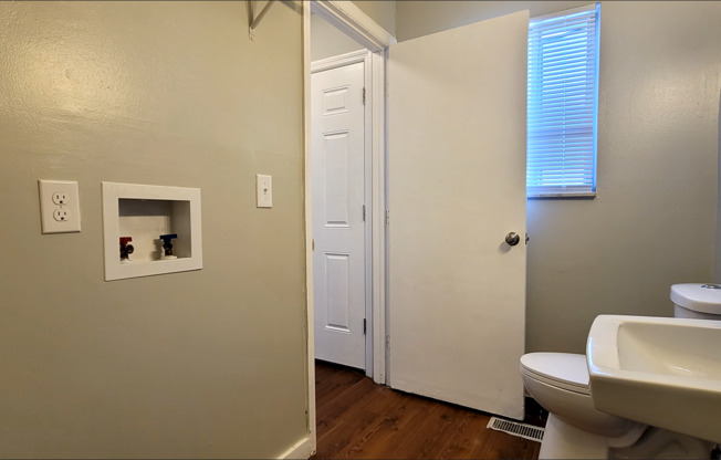 2 beds, 1.5 baths, $1,195, Unit 2999 Benchwood Road