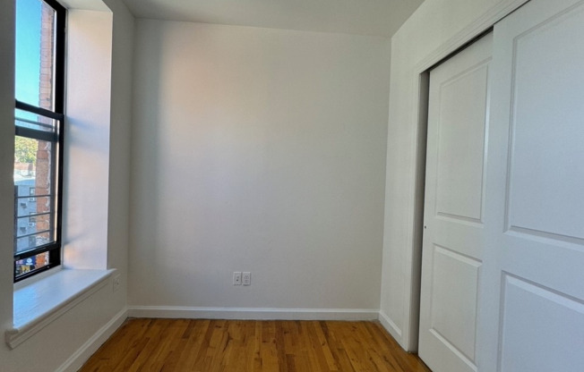 2 beds, 1 bath, $2,100, Unit 5C