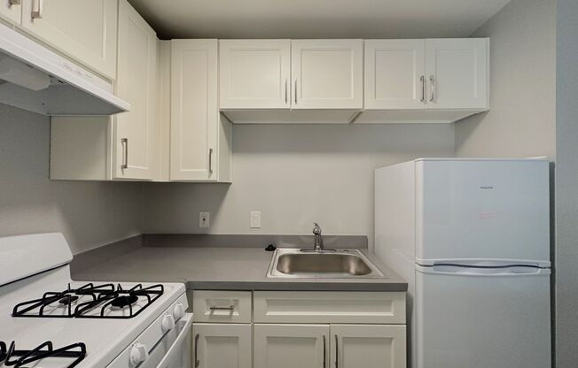 Studio, 1 bath, 500 sqft, $975, Unit park-05