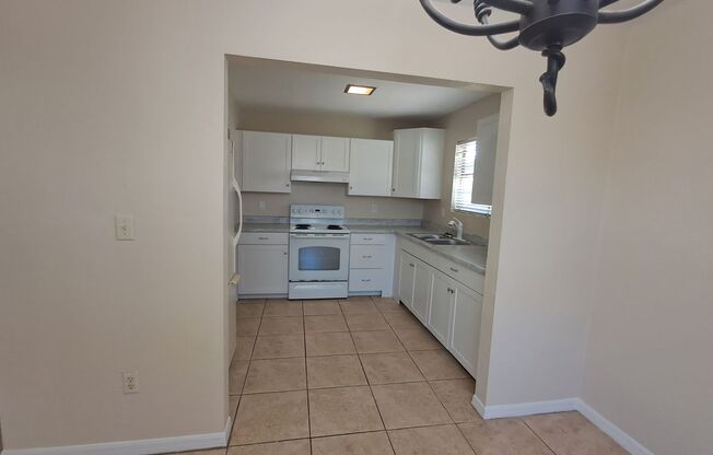 RECENTLY REDUCED!!! Cozy Home Close to Downtown Fort Myers 3BR 1BA