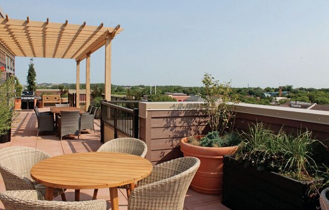 1 bed, 1 bath, 650 sqft, $1,695, Unit 7710-406