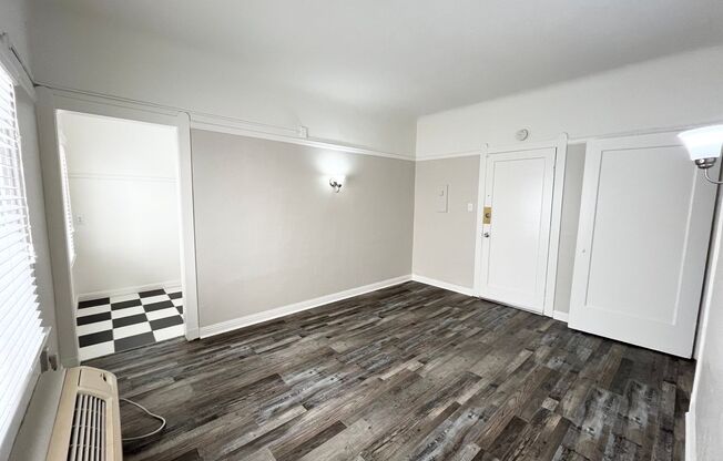 Studio, 1 bath, 250 sqft, $1,295, Unit 31