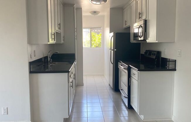 1 bed, 1 bath, 670 sqft, $2,350, Unit 221