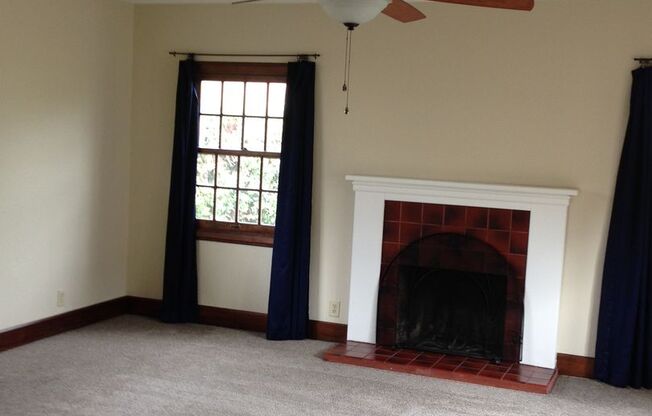 LOCATION LOCATION...CONVENIENTLY LOCATED NEAR 880...3 BED AND 2 BATH WITH LARGE FAMILY ROOM!