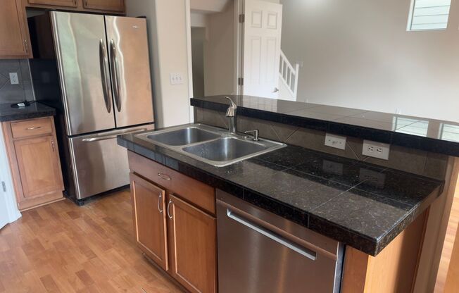 Located in prime Murray Hill/Progress Ridge area