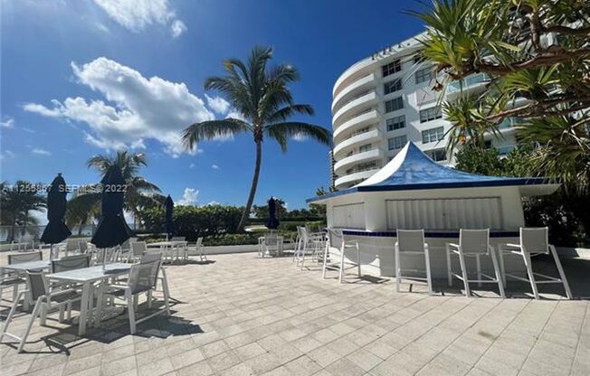 2 beds, 2 baths, 1,030 sqft, $4,000, Unit 5161 Collins Ave appt 1711