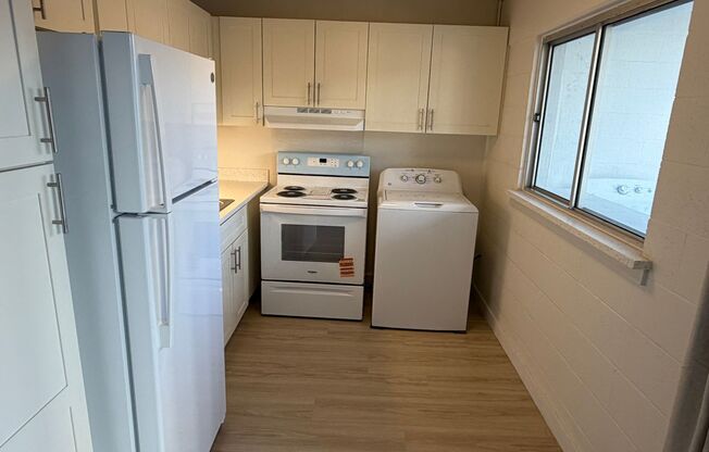 Studio in the Pleasanton - located Right Across the Street from Punahou School - Excellent Location