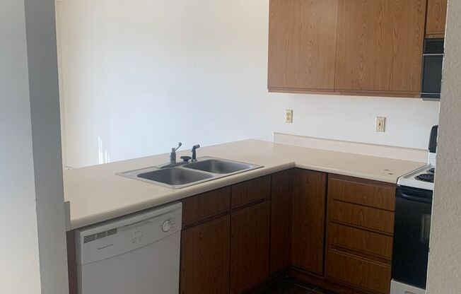 2 beds, 1 bath, 750 sqft, $995, Unit #1