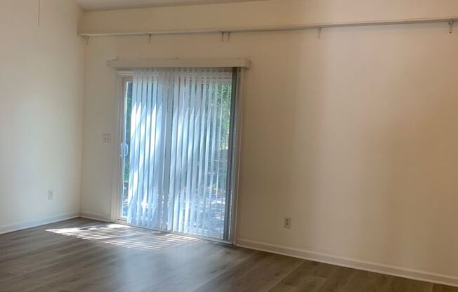 $500 OFF 1ST MONTH'S RENT! 3 Bedroom 2 Bath House Available Now!