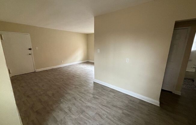 2 beds, 1 bath, $2,020, Unit Unit 11