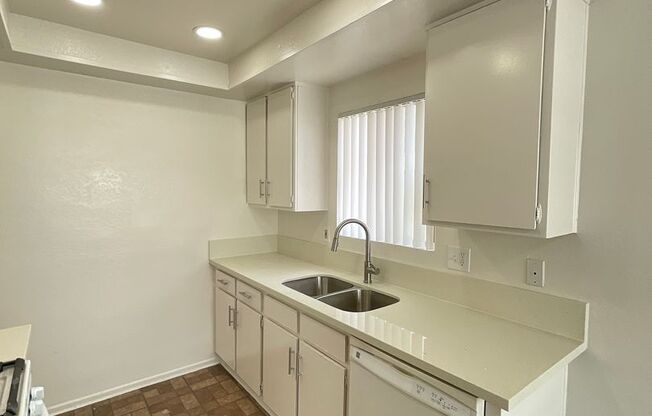 2 beds, 1.5 baths, 900 sqft, $2,395, Unit D