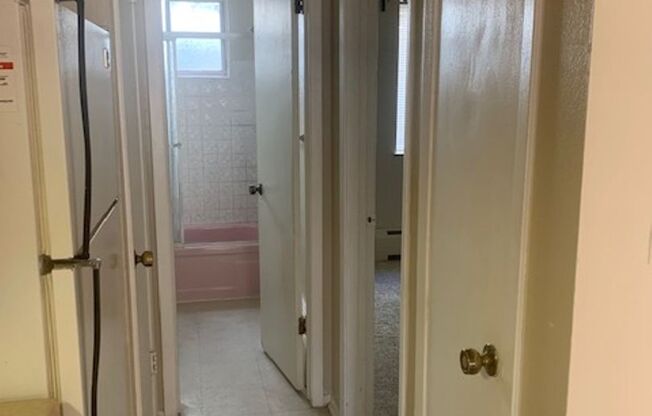 1 bed, 1 bath, $1,100, Unit 303