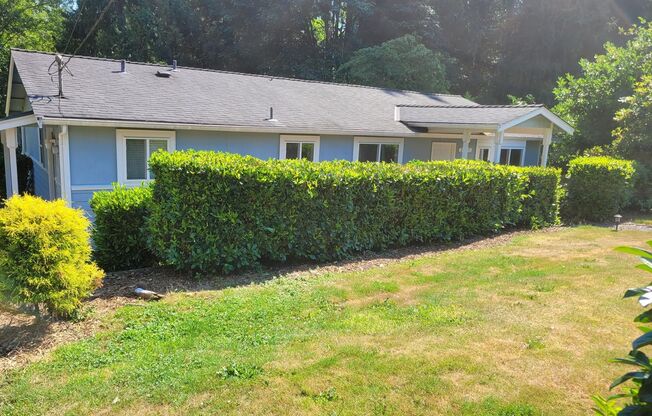 Cozy 3-Bedroom Rambler in Quiet Redmond Setting – Available for Rent