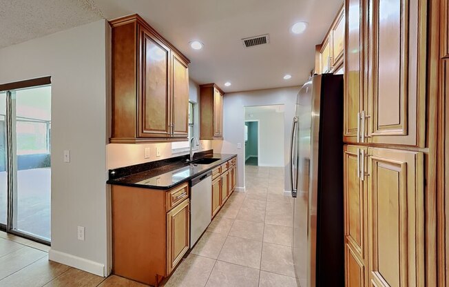 1016 MANCHESTER CIR
