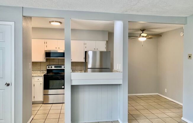 1 bed, 1 bath, 610 sqft, $925, Unit 444 Florida St -6