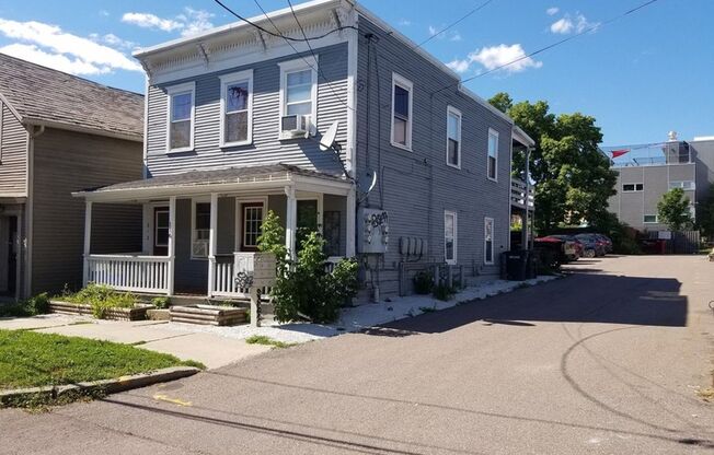 One-Bedroom Downtown Burlington Apartments Near UVM & Champlain College (116 Maple St)