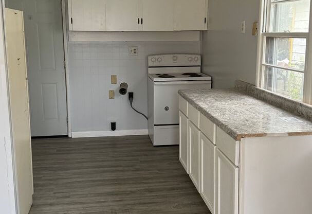 2 beds, 1 bath, $995