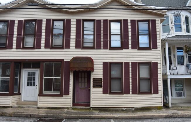 6 B Hanover St, Glen Rock, PA 17327