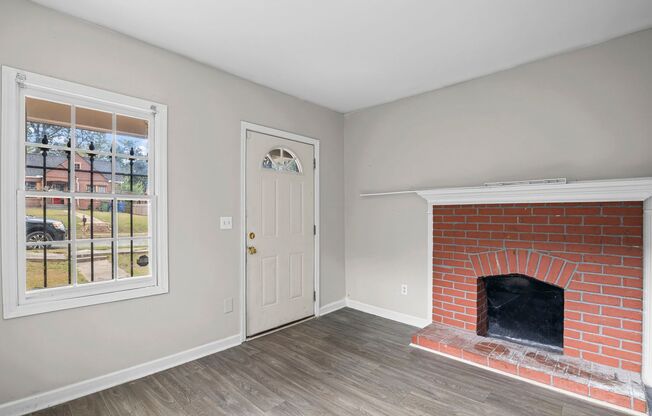 1005 Westmoor $1750 Upstairs Duplex Unit with 4 bedrooms and 2 baths.