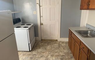 2 beds, 1 bath, 900 sqft, $1,200