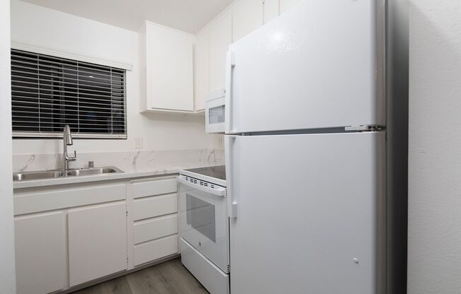 1 bed, 1 bath, 725 sqft, $1,995, Unit 32