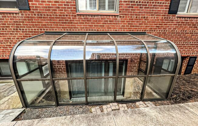 Gorgeous 3 Bedroom 2 Bathroom Unit With Sunroom In Serene Seminary Walk