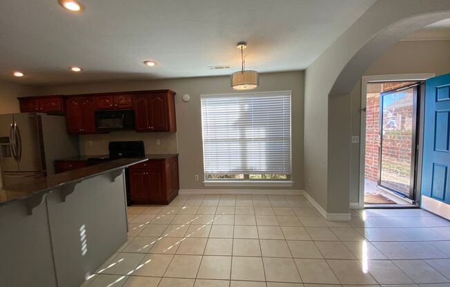 3 beds, 2 baths, $1,595