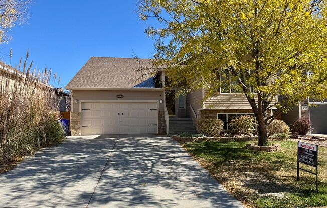 Lovely 3 bedroom/3 car tandem garage home in Lorson Ranch