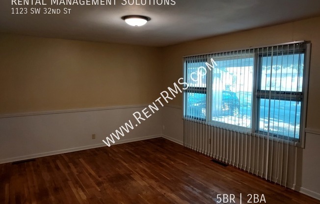 1123 SW 32 ST