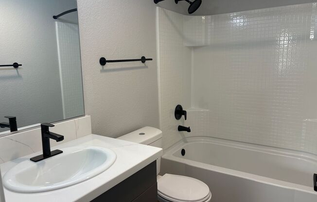 2 beds, 2 baths, 960 sqft, $3,320, Unit E-319