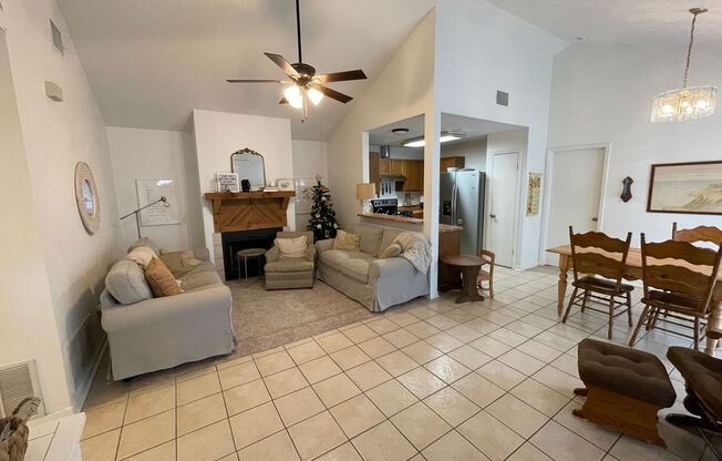 Well Maintained Duplex in Great Location!