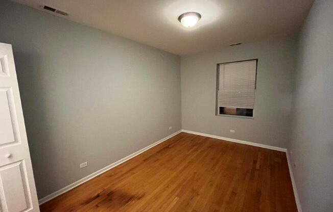 2314 W ROSEMONT