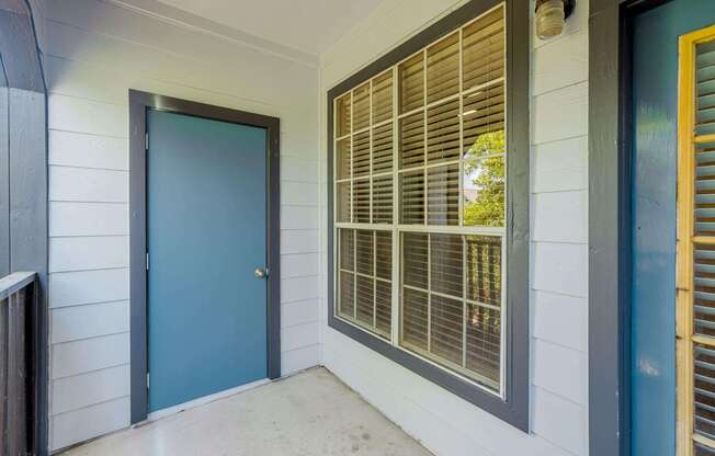 2 beds, 1 bath, 912 sqft, $1,516